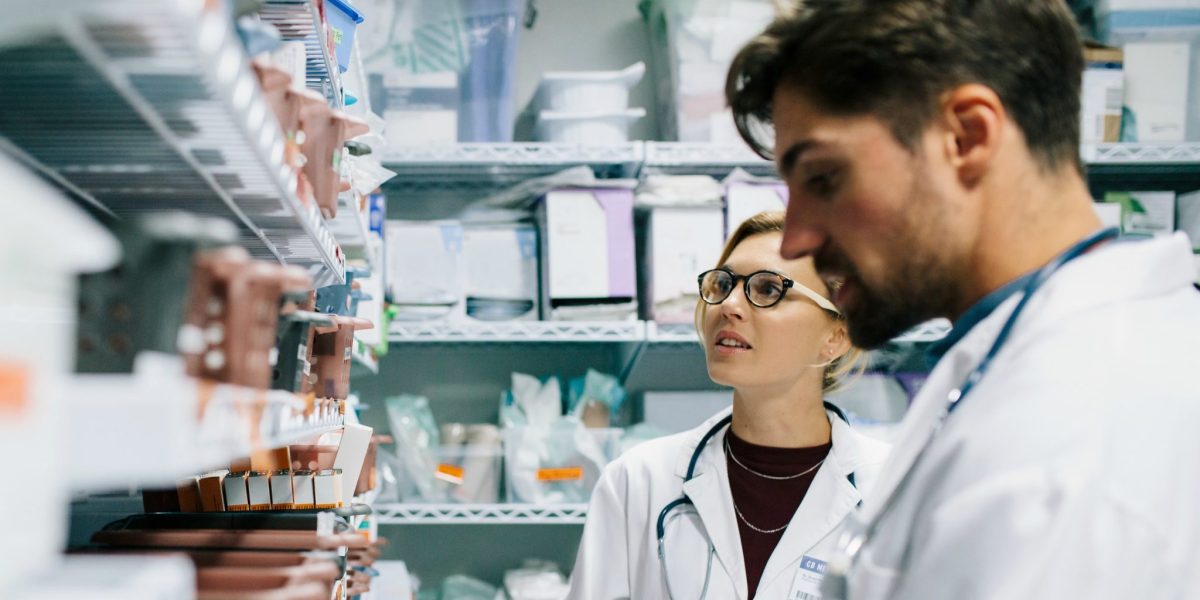 TÉCNICO EM  FARMÁCIA